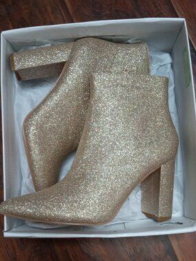 Perphy Women's Size 7 Glitter Sparkly Pointed Toe Zipper Ankle Booties NEW !